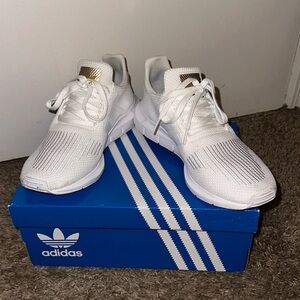 Adidas Sneakers